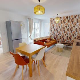 私人房间 正在以 €570 的月租出租，其位于 Mérignac, Rue des Olympiades