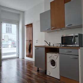 Apartment for rent for €1,590 per month in Vienna, Hegergasse