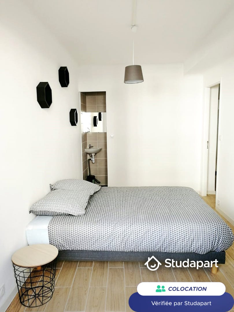 Private room for rent for €440 per month in Nîmes, Rue Colbert