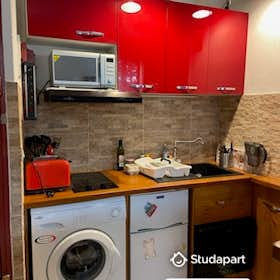 Apartment for rent for €640 per month in Lyon, Rue Saint-Mathieu