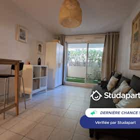 Lägenhet att hyra för 598 € i månaden i Marseille, Rue Borde