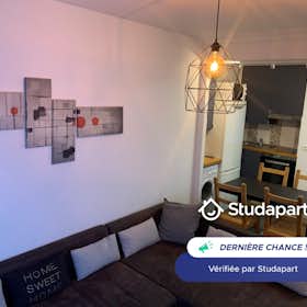 Appartement à louer pour 300 €/mois à Saint-Étienne, Rue Descours