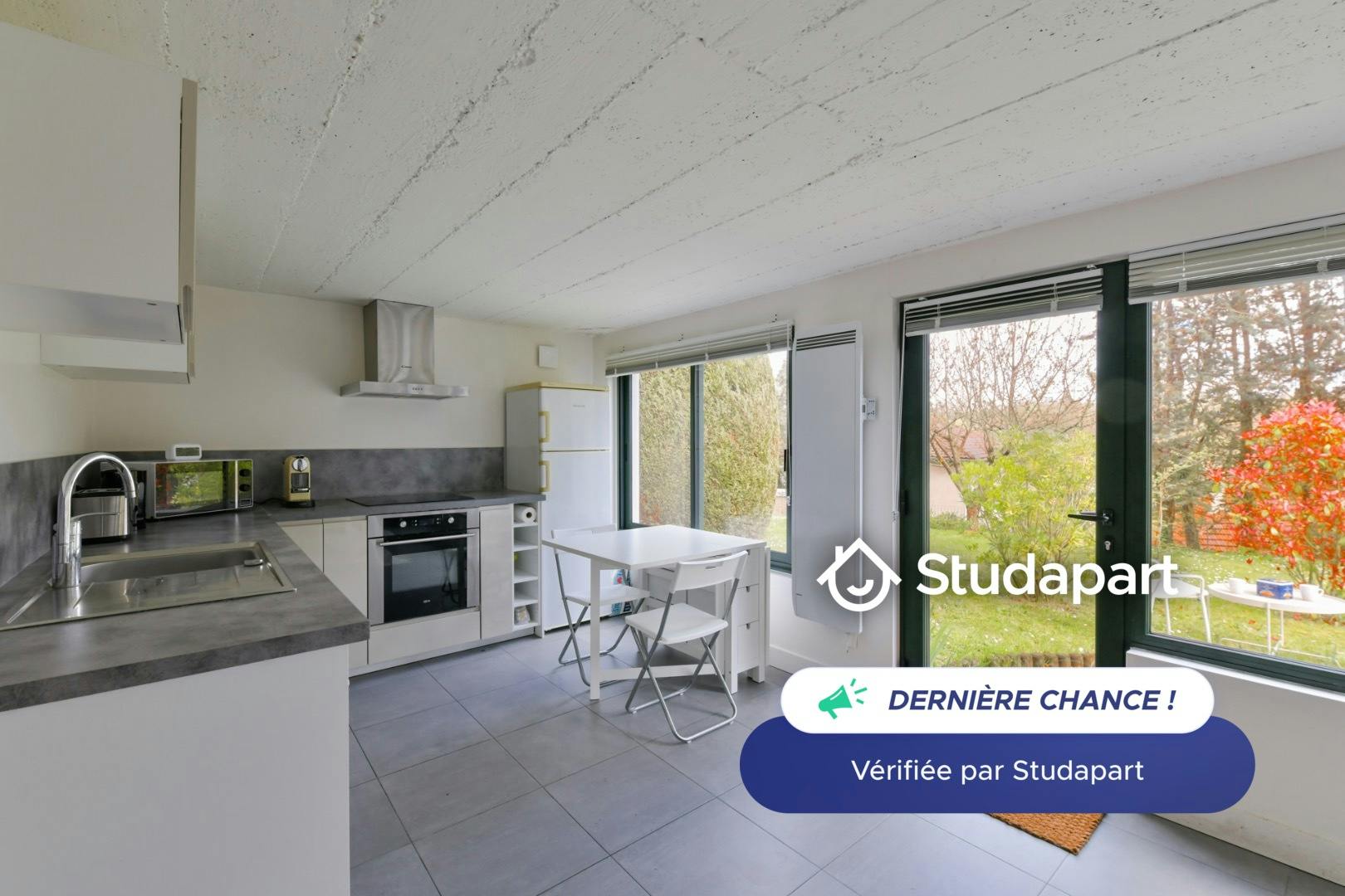 Apartment for rent for €1,090 per month in Jouy-en-Josas, Rue des Fonds