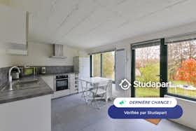 Appartement te huur voor € 1.090 per maand in Jouy-en-Josas, Rue des Fonds
