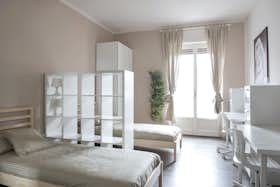 Mehrbettzimmer zu mieten für 485 € pro Monat in Milan, Largo Domodossola