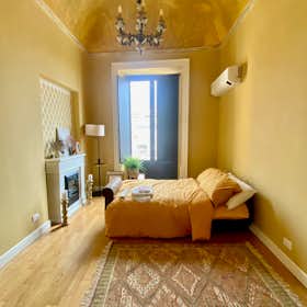Apartment for rent for €1,200 per month in Catania, Via Cuturi