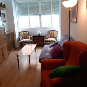 Apartment for rent for €1,200 per month in Madrid, Calle de Meléndez Valdés