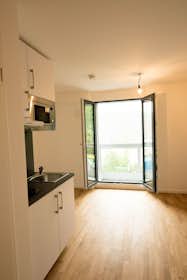 Building for rent for €820 per month in Munich, Kagerstraße