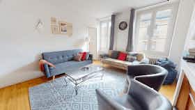 私人房间 正在以 €350 的月租出租，其位于 Saint-Étienne, Rue Dervieux