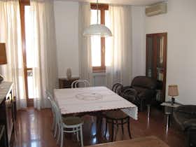 Habitación privada en alquiler por 350 € al mes en Verona, Via Santa Maria Rocca Maggiore