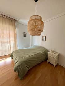 Apartament de închiriat pentru 950 EUR pe lună în Sevilla, Avenida Torneo
