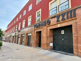 Apartment for rent for €950 per month in Sevilla, Avenida Torneo