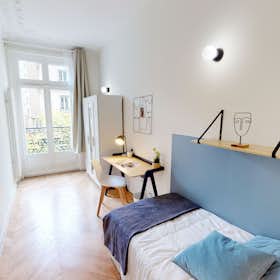 Private room for rent for €964 per month in Paris, Rue de Turbigo