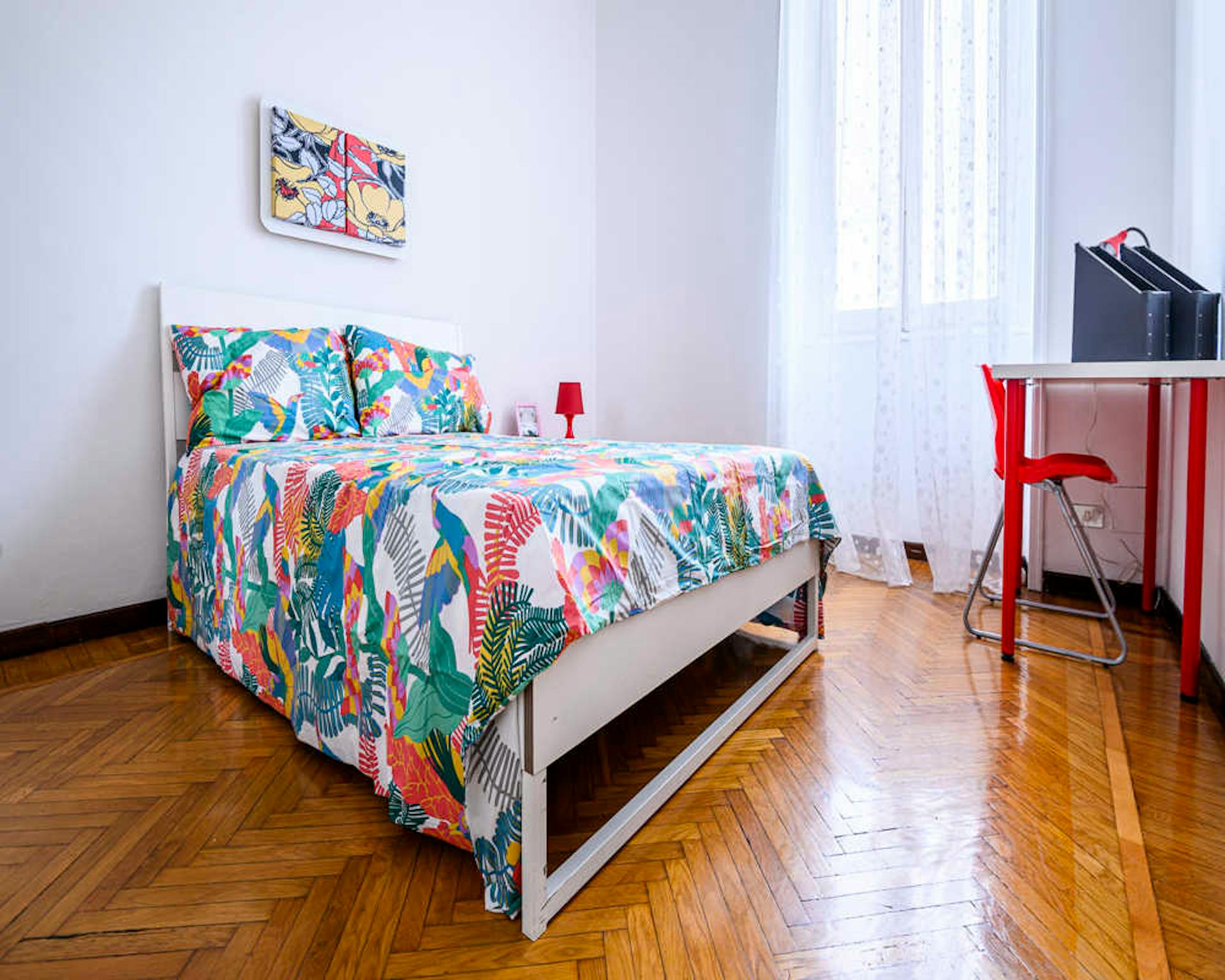 Via Valenza, Milan preview