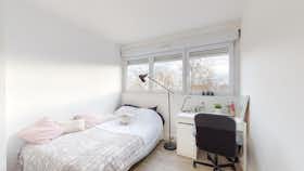 私人房间 正在以 €386 的月租出租，其位于 Mont-Saint-Aignan, Place Colbert