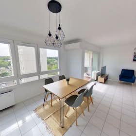 Private room for rent for €577 per month in Oullins-Pierre-Bénite, Boulevard de l'Europe