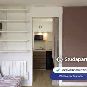 Appartement te huur voor € 455 per maand in Caen, Rue Denise Olive