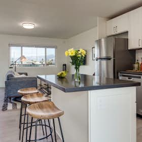 Отдельная комната сдается в аренду за $966 в месяц в Oakland, 32nd St