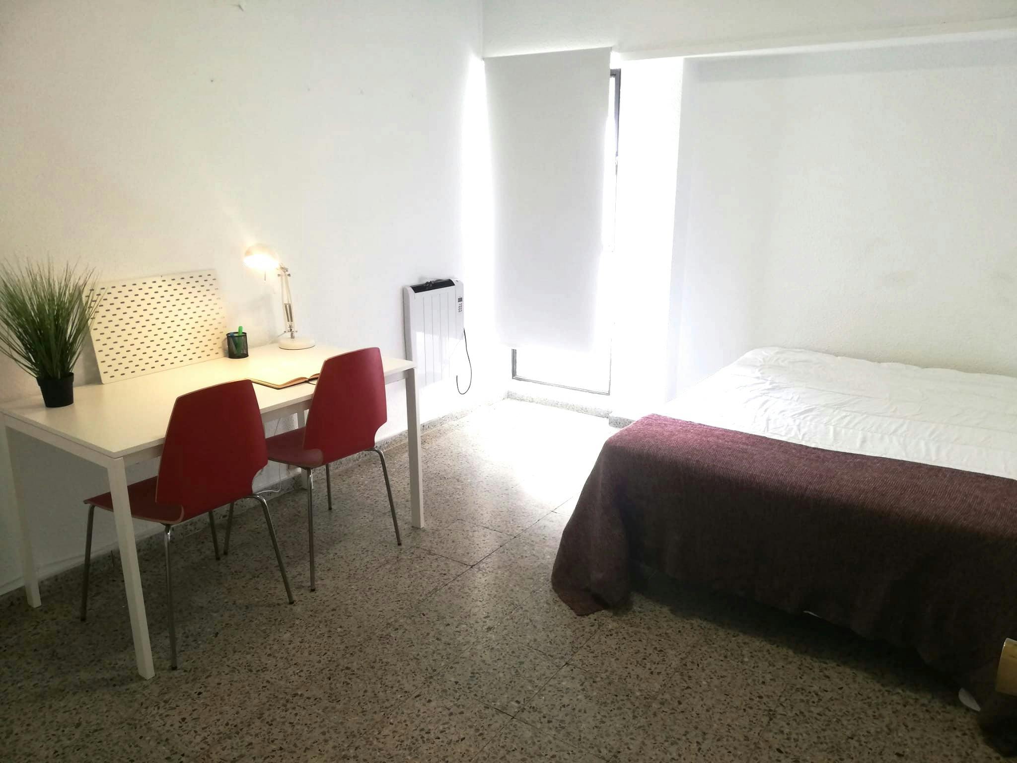 Carrer de Polo y Peyrolón, Valencia preview