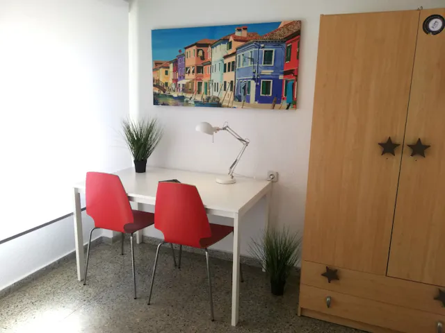 Private room in Carrer de Polo y Peyrolón, Valencia (1513299) room image 2