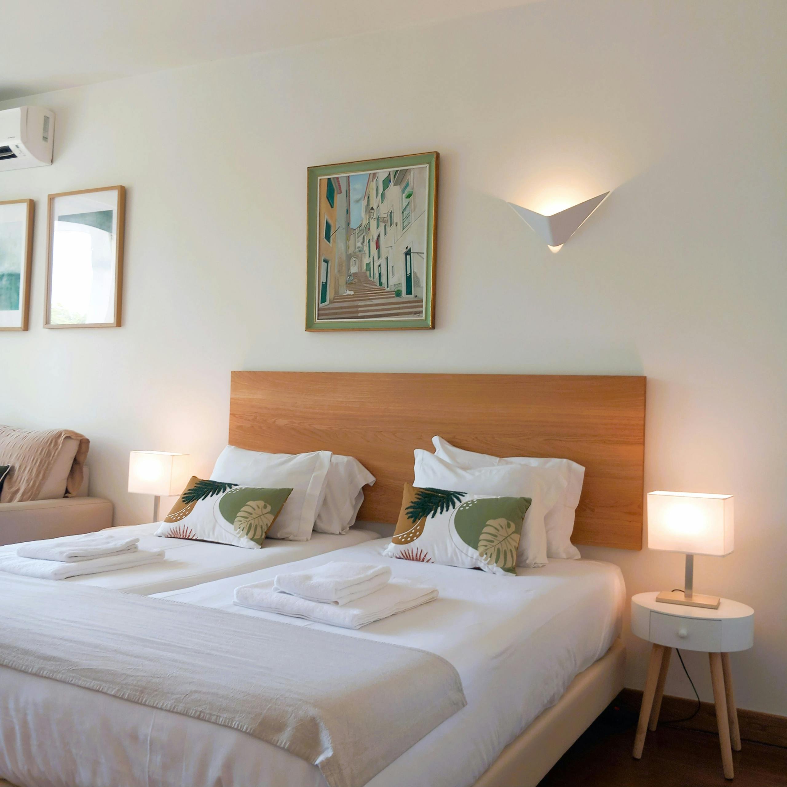 Studio for rent for €9,999 per month in Cascais, Avenida Clotilde