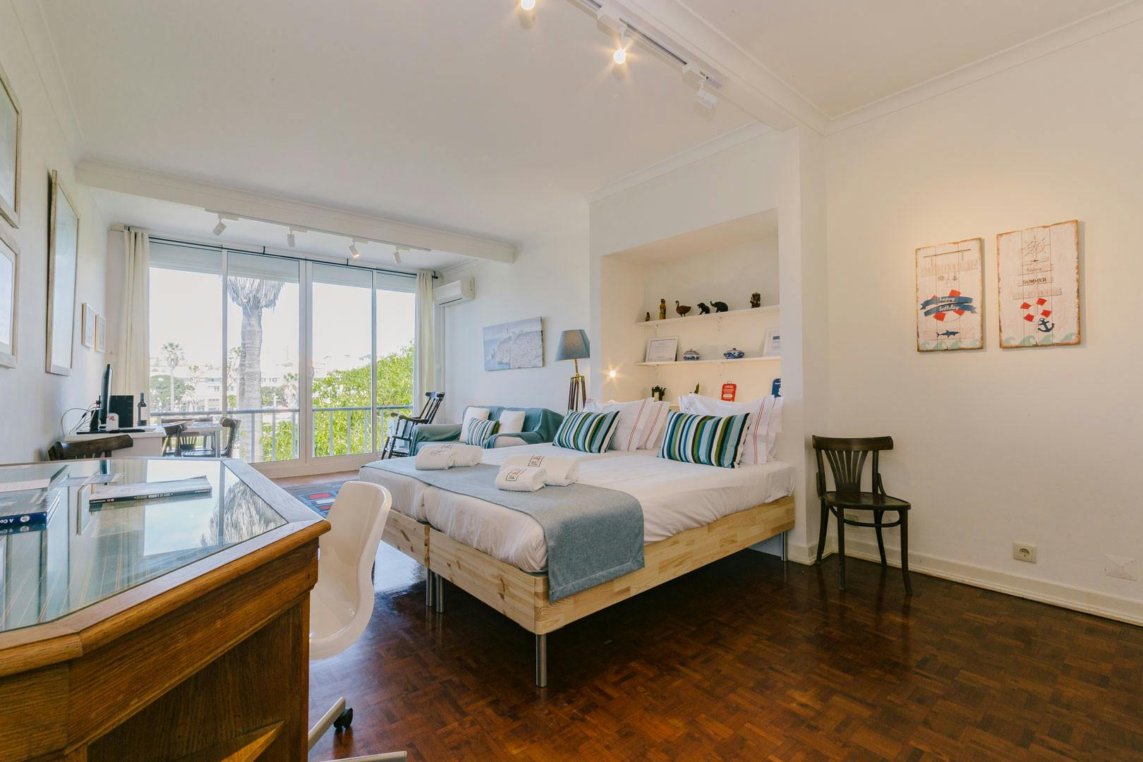 Studio for rent for €9,999 per month in Cascais, Avenida Clotilde