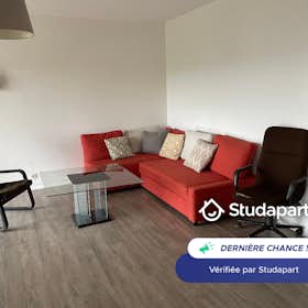 Apartment for rent for €1,572 per month in Lyon, Rue de Montribloud
