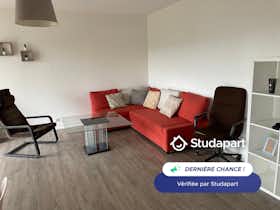 Apartment for rent for €1,572 per month in Lyon, Rue de Montribloud