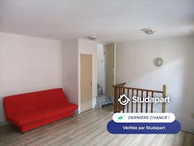 Dom do wynajęcia za 740 € miesięcznie w mieście Valenciennes, Rue des Mauriennes
