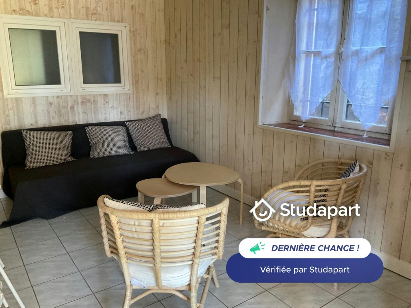 Apartment for rent for €857 per month in Hyères, Avenue Andrée de David-Beauregard