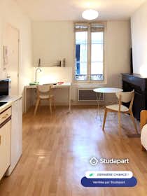 Appartement te huur voor € 610 per maand in Bordeaux, Rue des Trois-Conils