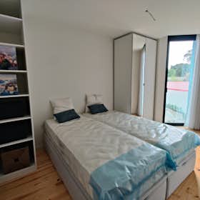 Appartement te huur voor € 1.000 per maand in Porto, Rua de Aníbal Cunha