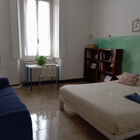 Apartment for rent for €1,620 per month in Milan, Via Leonardo Bruni