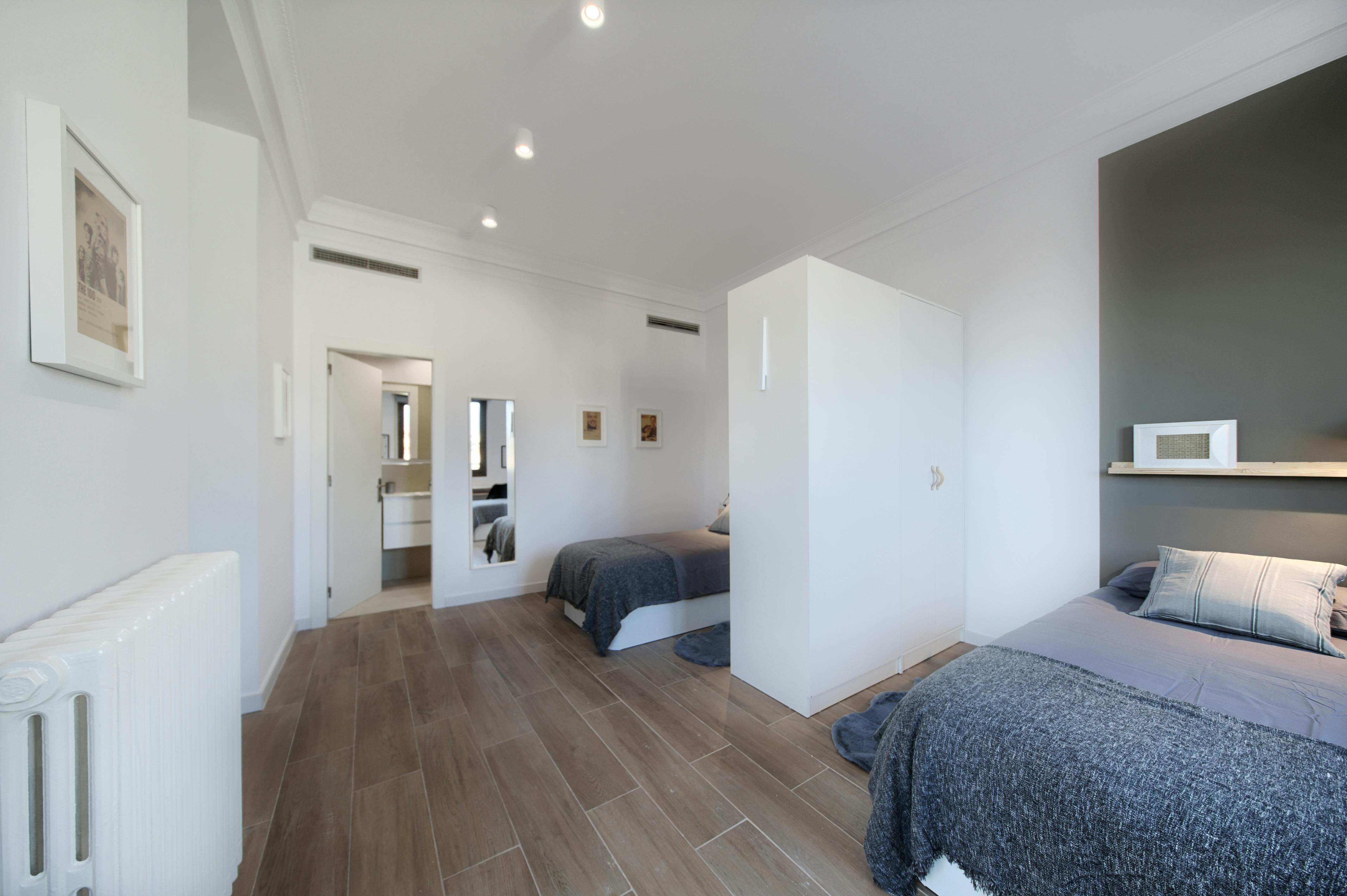 Shared room for rent for €821 per month in Barcelona, Carrer de Balmes