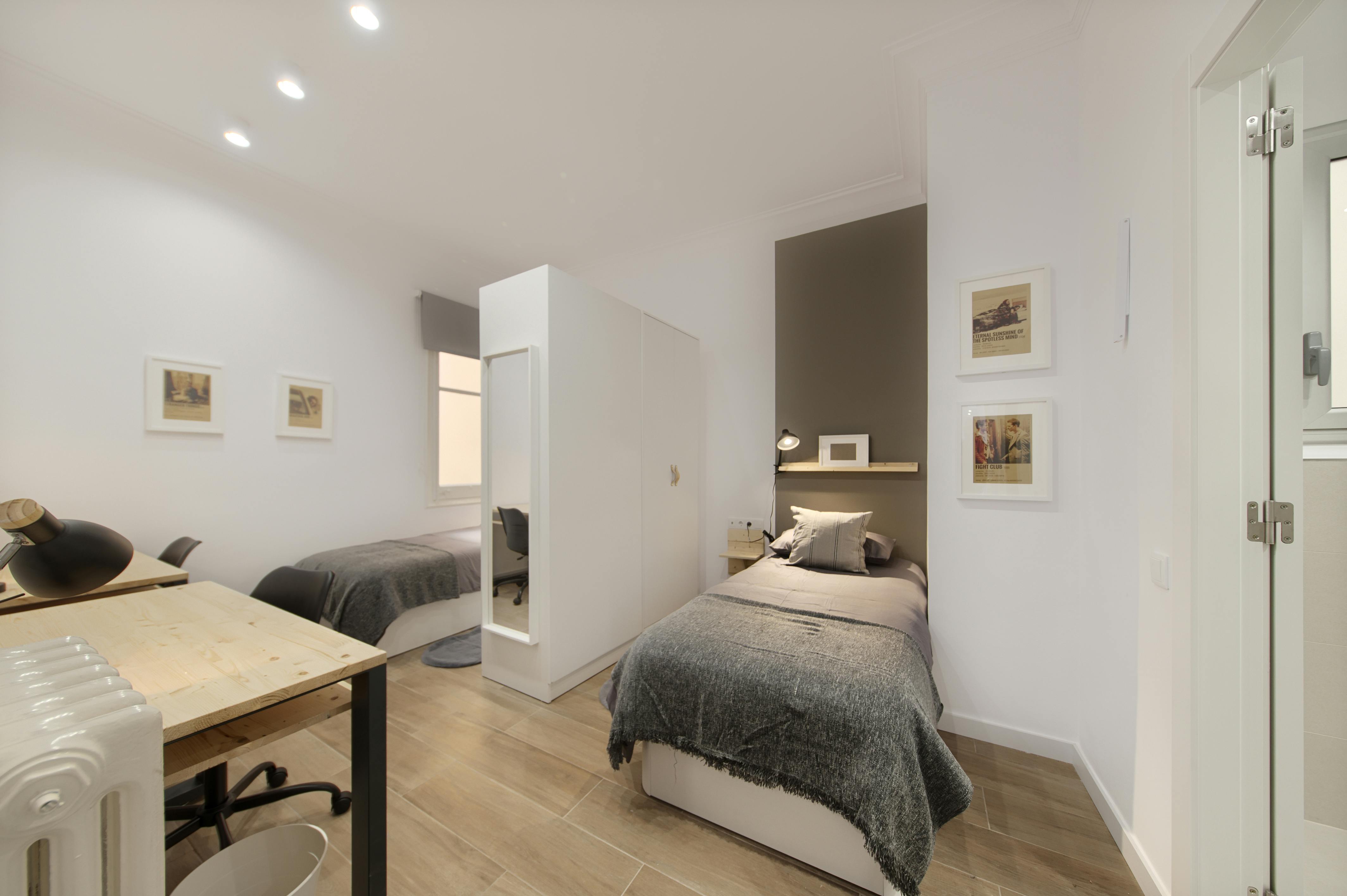 Double room Barcelona, 1 bed, 16m² — photo 1