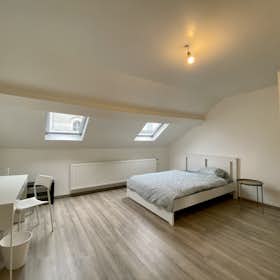 私人房间 正在以 €650 的月租出租，其位于 Saint-Josse-ten-Noode, Rue des Deux Tours