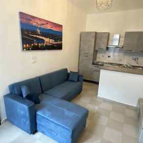 公寓 正在以 €650 的月租出租，其位于 Turin, Corso Giulio Cesare