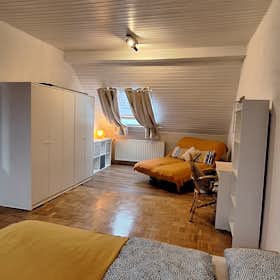 Apartment for rent for €2,590 per month in Sankt Augustin, Martinstraße