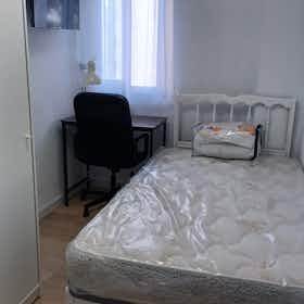 Отдельная комната сдается в аренду за 360 € в месяц в Sevilla, Calle Los Romeros