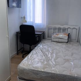 Private room for rent for €360 per month in Sevilla, Calle Los Romeros