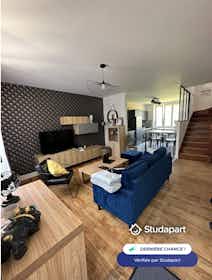 私人房间 正在以 €380 的月租出租，其位于 Quimper, Rue Hoche