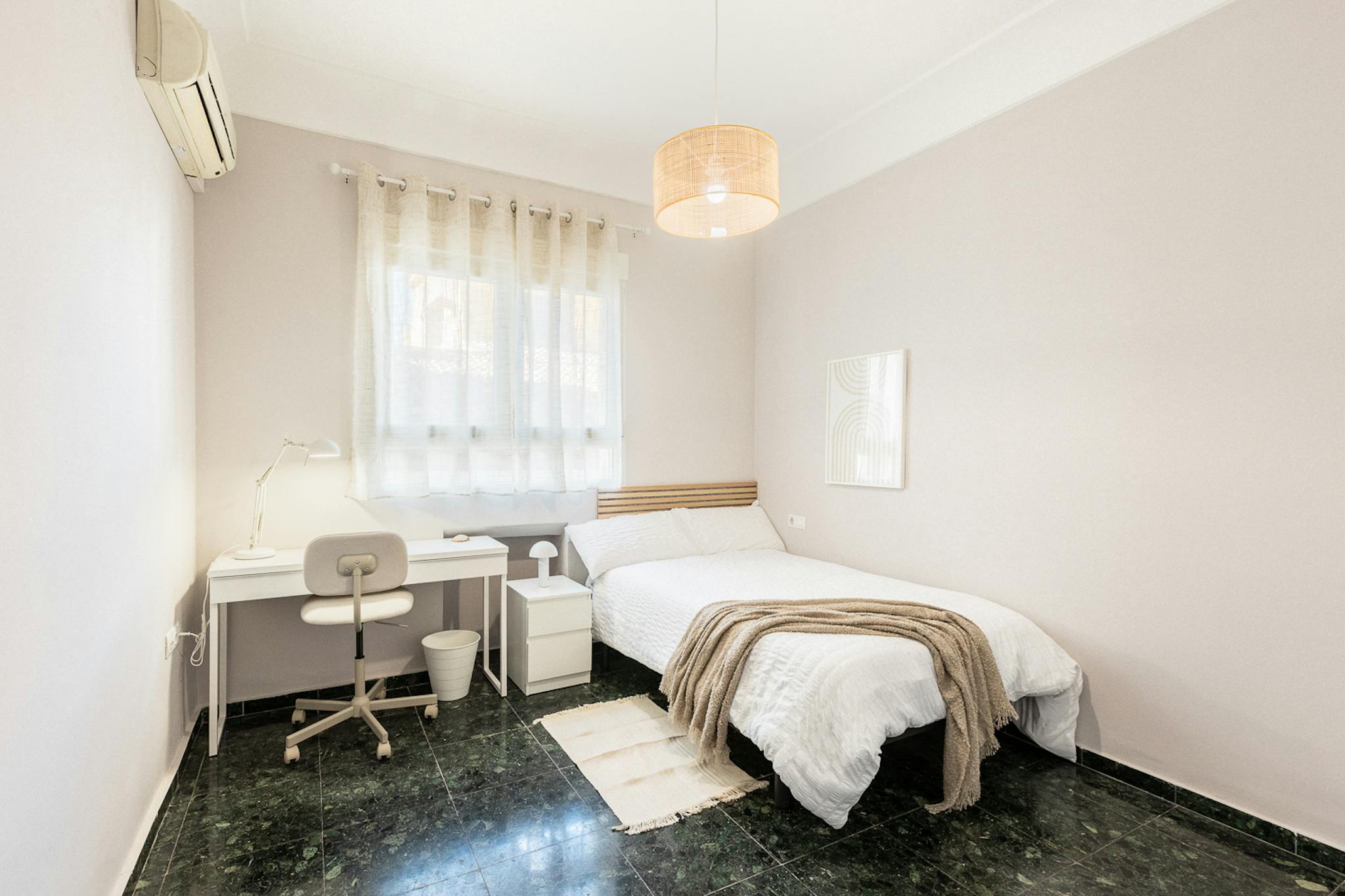 Carrer Navellos, Valencia preview