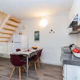 Apartament de închiriat pentru 1.200 EUR pe lună în Turin, Via Santa Giulia