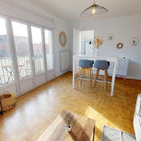 Private room for rent for €536 per month in Vénissieux, Avenue Jules Guesde