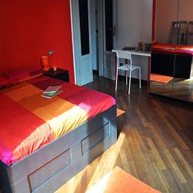 Private room for rent for €875 per month in Milan, Viale Abruzzi