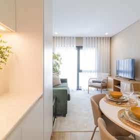 Apartment for rent for €1,350 per month in Porto, Rua da Constituição