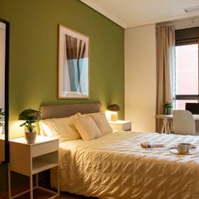 Private room for rent for €794 per month in Madrid, Ronda de Valencia