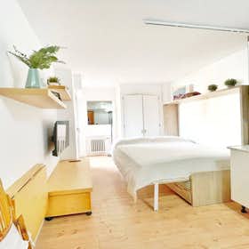 Studio for rent for €1,000 per month in Madrid, Calle de Matilde Díez