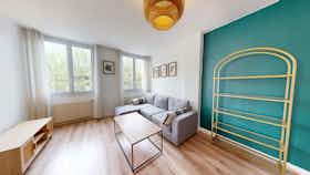 公寓 正在以 €720 的月租出租，其位于 Saint-Étienne, Rue Fougerolle