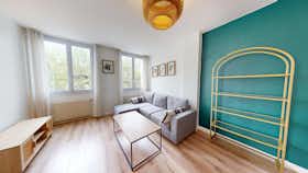 Appartement te huur voor € 720 per maand in Saint-Étienne, Rue Fougerolle